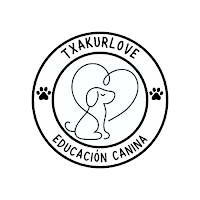 Logo de Txakurlove educación canina, alojamiento, guarderia, paseos y venta de productos para mascotas